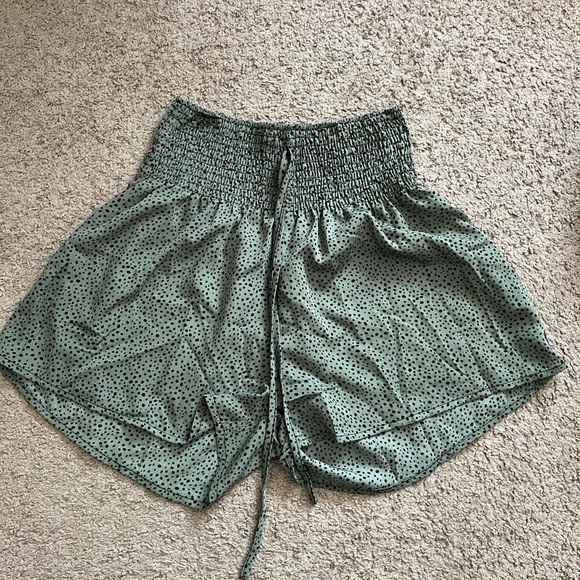 Green Dalmatian Print Shorts - Picture 10 of 10